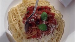 A fork twirls in a plate of spaghetti. Stock Footage