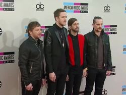 Ben McKee, Dan Reynolds, Dan Platzman and Wayne Sermon of Imagine Dragons arrive at the 2013 American Music Awards - Arrivals Stock Footage
