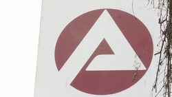 CLEAN : German jobless total falls News Clip