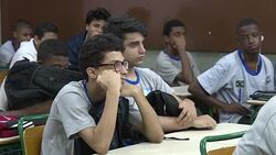 VOICED : Brasil educa a ejercito de ninos para combatir el zika News Clip