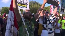 VOICED : Sanders y nativos estadounidenses protestan contra oleoducto News Clip