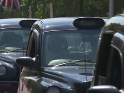 EVENT CAPSULE CLEAN - Tourists to Buckingham Palace give their take on the Royal Baby British maternity and childrenswear retailer Mamas & Papas gets royal boost thanks to Royal Baby on July 16, 2013 in London, England (Footage by WireImage Video/Getty Ima Stock Footage