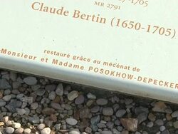 CLEAN: Adopt-a-statue: Versailles' new financial plan News Clip