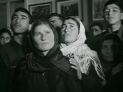 WS Visitors at museum and watching paintings AUDIO / Baku, Azerbaijan Stock Footage