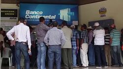 VOICED : Honduras Devoleran depositos de banco cerrado por narcotrafico News Clip