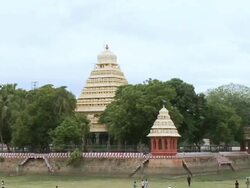 WS ZI View of Vandiyar Mariamman Teppakulam temple / Madurai, Tamil Nadu, India Stock Footage