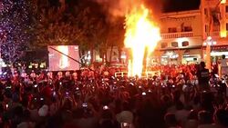 VOICED : El muro de Trump ardio en el carnaval de Veracruz News Clip