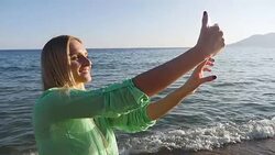 Selfie & kiss on beach Stock Footage