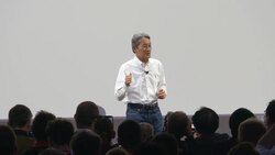 Xperia XZ: adaptive charging and three sensor camera  Instructional Video