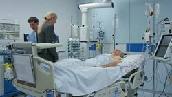 DS Woman visiting her husband on the ICU Stock Footage