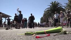 CLEAN : In Nice a banner in support of the attack victims News Clip