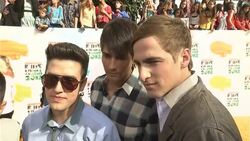 The stars walk the orange carpet at the Kids Choice Awards. News Clip