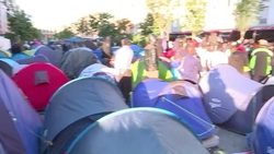 CLEAN : Paris migrant encampment evacuation begins in relative calm News Clip