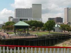 New Orleans skyline from paddlewheeler turning around Stock Footage