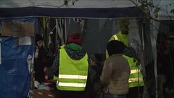 CLEAN : Serbia Croatia migrants continue to cross the border News Clip