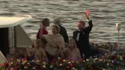 VOICED : Familia real pasea en bote News Clip