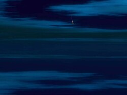 ÐŸÑ€Ð¾Ð»Ñ‘Ñ‚ Ð¼ÐµÑ‚ÐµÐ¾Ñ€Ð¸Ñ‚Ð° Ð² Ð¾Ð±Ð»Ð°ÐºÐ°Ñ… Ð°Ñ‚Ð¼Ð¾ÑÑ„ÐµÑ€Ñ‹ Ð—ÐµÐ¼Ð»Ð¸ Stock Footage