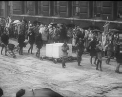 LORD MAYOR'S SHOW - PLUS RAIN AND MISHAP News Clip