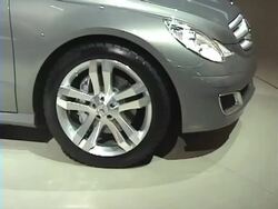 2004 Mercedes-Benz Vision GS Tourer montage Stock Footage