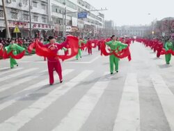 MS Villagers performing yangko dance in traditional festive folk celebration or carnival during chinese spring festival AUDIO / xi'an, shaanxi, china Stock Footage