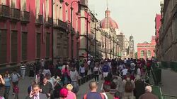 CLEAN : Mexicans react to El Chapo's extradition to the US News Clip