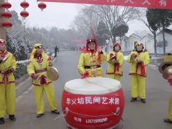 MS TU Villagers performing gong and drum in temple fair during chinese spring festival  AUDIO  / tongchuan, shaanxi, china Stock Footage