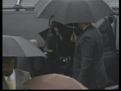 Michael Jackson arrives at court News Clip