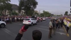 Pope Francis is greeted by fans, protesters in Santiago Instructional Video