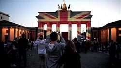 CLEAN : Brandenburg Gate lights up with Union Jack for London victims News Clip