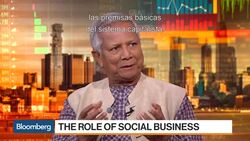 El ganador del Premio Nobel Muhammad Yunus habla de lo que está mal en el capitalismo News Clip