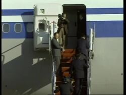 USA: WASHINGTON CHINESE PRESIDENT JIANG LEAVES FOR PHILADELPHIA News Clip