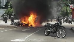 Raw: Opposition Clashes with Venezuelan Security Instructional Video