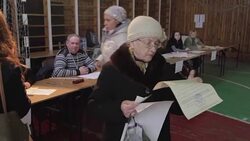 CLEAN : Frontline Ukraine port votes in delayed local poll News Clip