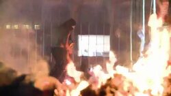 VOICED : Manifestantes van por mas News Clip