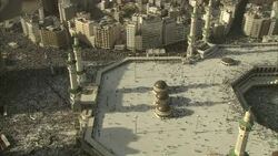 A massive crowd gathers at Mecca' s sacred site and Kaaba. Stock Footage