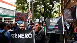 VOICED : Protestas en Brasil a favor y en contra de filosofa Butler News Clip