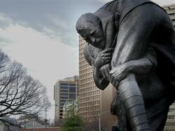CU Statue of one soldier carrying another infront of buildings / Melbourne, Victoria, Australia Stock Footage