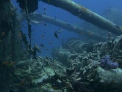 W/S underwater, diving a wreck Stock Footage