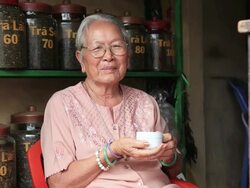 MS Old Vietnamese woman in Shop of tea leaf / Quan Binh Thanh, Ho Chi Minh, Vietnam Stock Footage