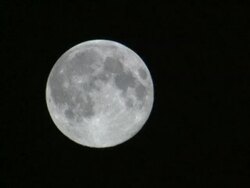 Bright 'supermoon' in the sky as the moon reaches perigee with Earth News Clip