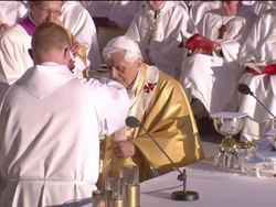 Pope Benedict XVI performs Holy Communion News Clip