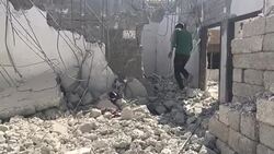 CLEAN : Iraq: West Mosul residents rebuild clean their city News Clip