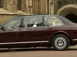 The Queen arrives for Easter service at Windsor News Clip