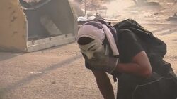 VOICED : Caracas: siguen enfrentamientos en plaza News Clip