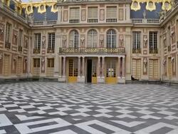 Paris, the main court in the Chateau de Versailles Stock Footage