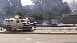 CLEAN : Police clash with demonstrators at march supporting Venezuela AG News Clip