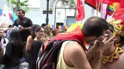 VOICED : Argentina: marcha gay cuestiona al Papa News Clip