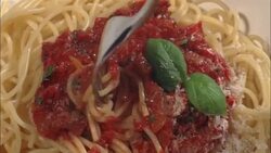 A fork twirls in a plate of spaghetti. Stock Footage