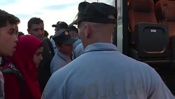 CLEAN : Thousands of migrants cross Croatia towards the EU News Clip