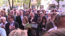 CLEAN : Bowie's Berlin home marked with plaque News Clip